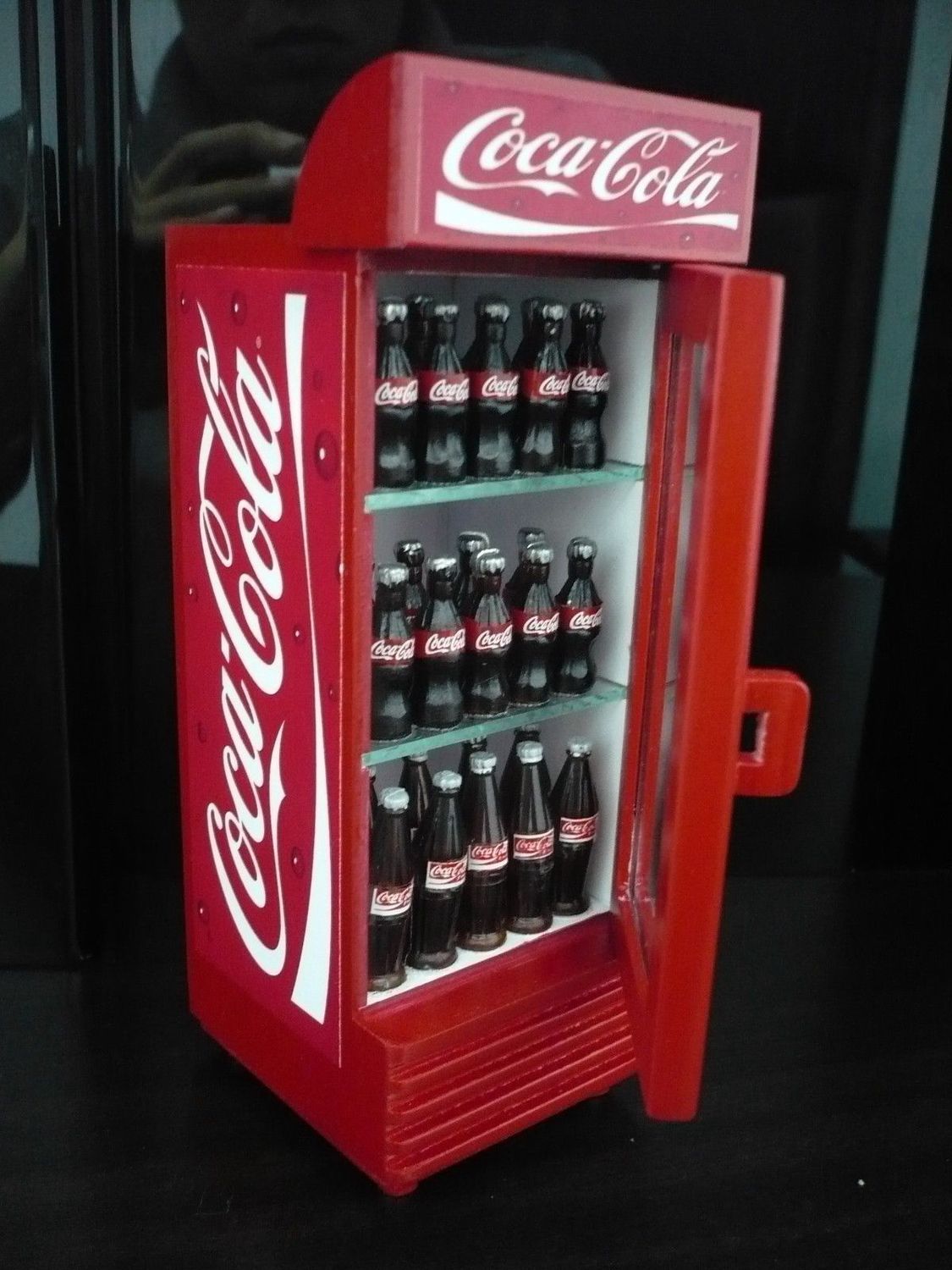 Cola Case with Two Sizes of Drinks F47155