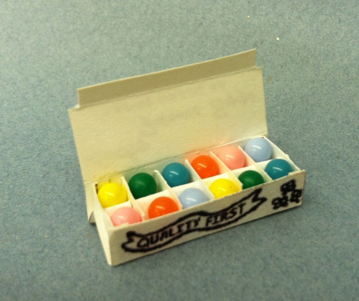 Colored Eggs in Box hr54251