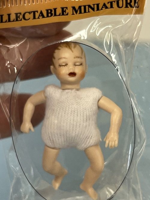 Dollhouse Heidi Ott Sleeping Baby Doll 2 inches hobaby