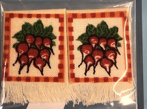 Ecru Towels with Radish Bunch k1512rad