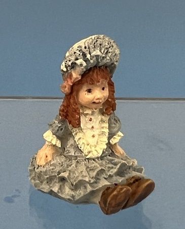 Figurine of Little Girl in Blue jk23007