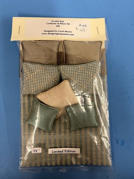 Double Bed Comforter and Pillow Set in Silk d-116