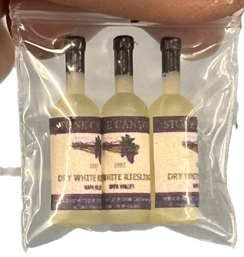 Dry White Riesling Bottle MC031632