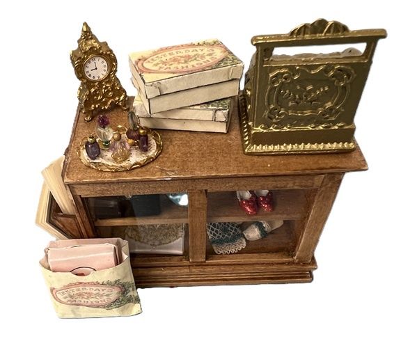 Dress Shop Counter with Accessories mc376x