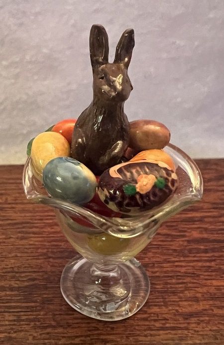 Easter Bunny and Eggs Centerpiece ala246