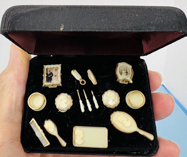 Elegant Victorian Dresser Set and Pictures in Frames so1827