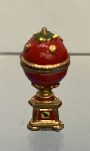 Faberge' Style Egg with Tiny Red Crystal Inside cn955432