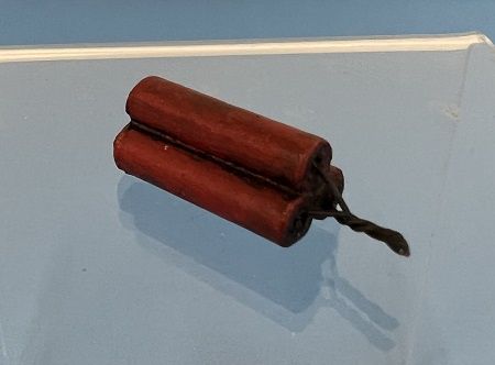 Dynamite-large dynomit