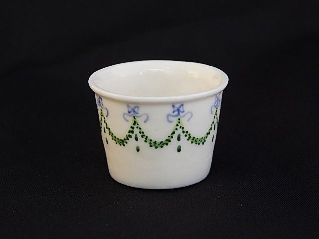 Fine Porcelain Jardiniere by Ron Benson lh534