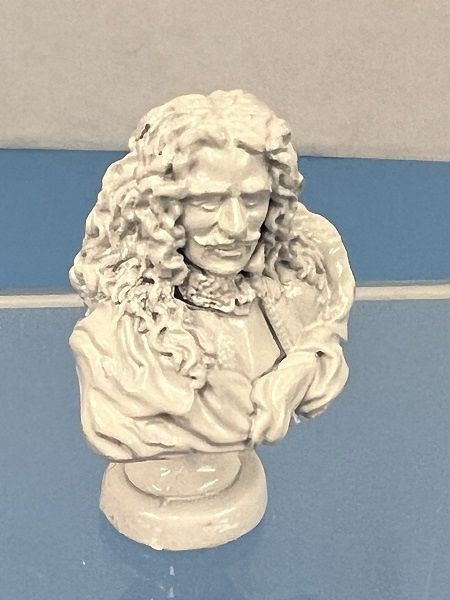 Fancy Bust of a Lord mc06081