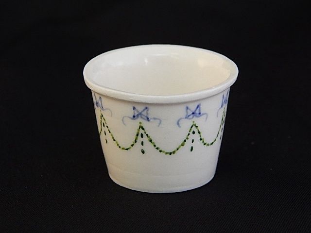 Fine Porcelain Jardiniere by Ron Benson lh535