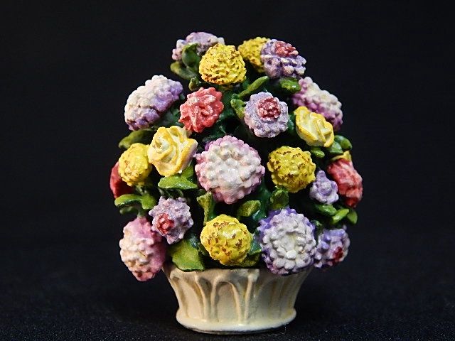 Floral Bouquet Pompadour 604p