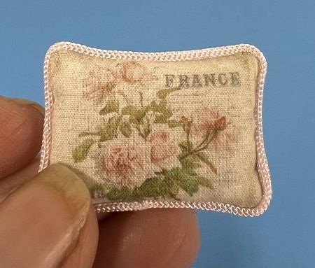 France Pillow with Pink Edging lv352