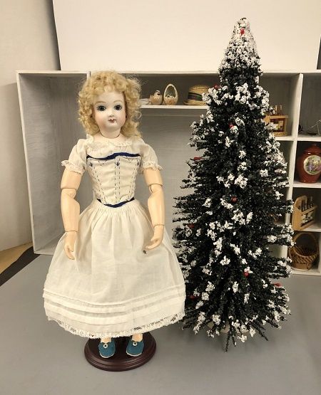 French Fashion Christmas Tree rdtree