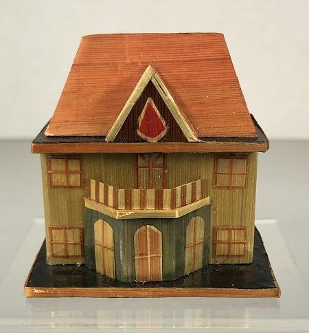 Gold and Green House or Theatre MC8032