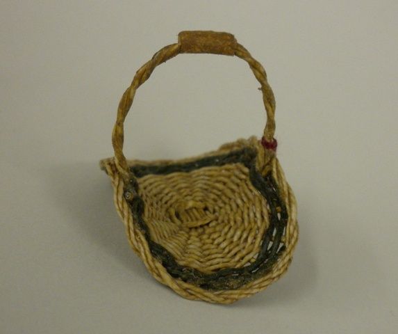 Flat Handled Basket with Grey CS13-115grapevine