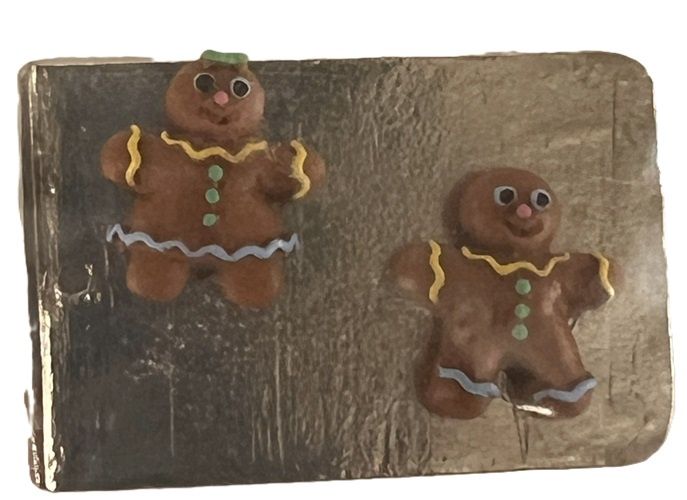 Gingerbread Boy and Girl on Cookie Sheet dhs7038