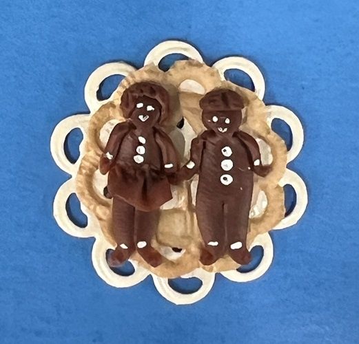 Gingerbread Man and Woman on Plate cp024