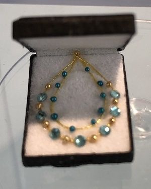 Gold and Emerald Necklace jew015