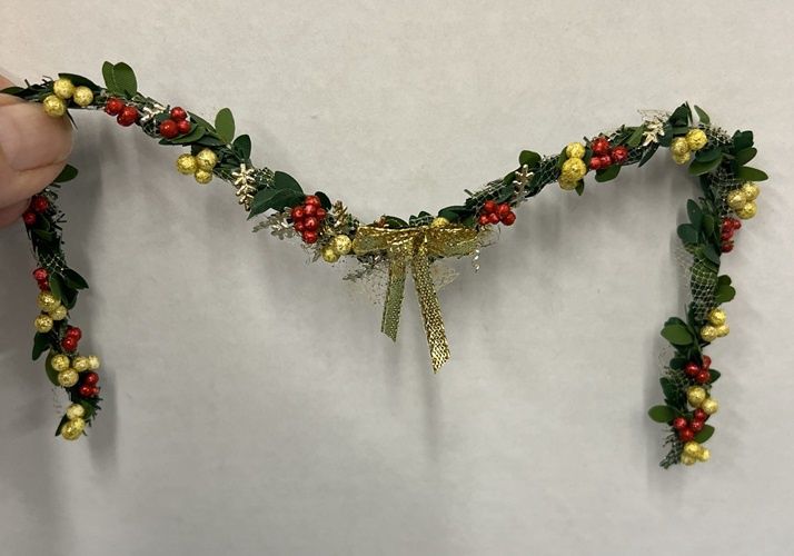 Gold and Red Garland Garland1