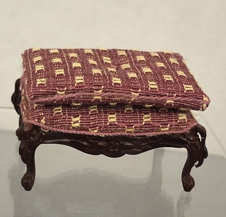Footstool with Swan Design bes4205a