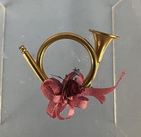 French Horn with Pink Bow mc05779