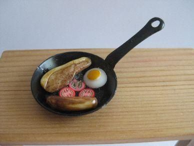 Fry pan with Breakfast BLALSVMQ