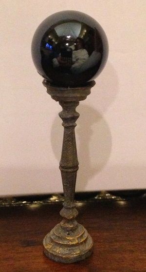ISL2848 Gazing Ball on Pedestal