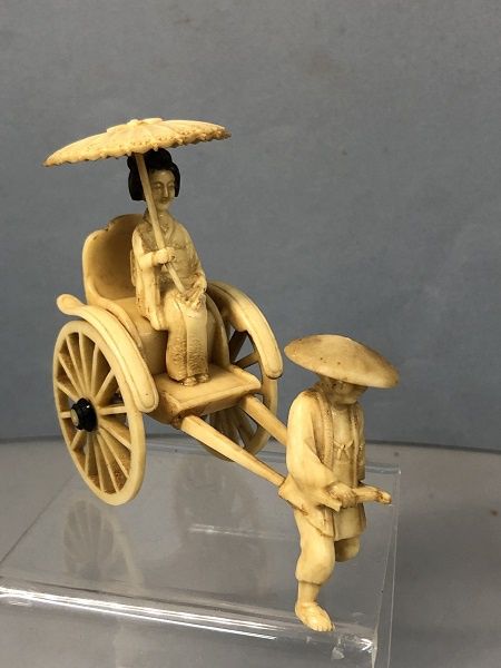 GEISHA RICKSHAW PARASOL FIGURINE mc01575
