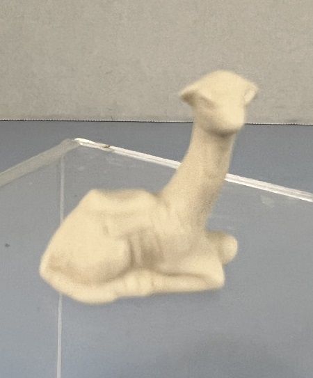 Giraffe about 1" tall sitting ch22066