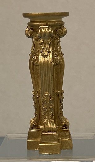 Gold Pedestal mc391xy