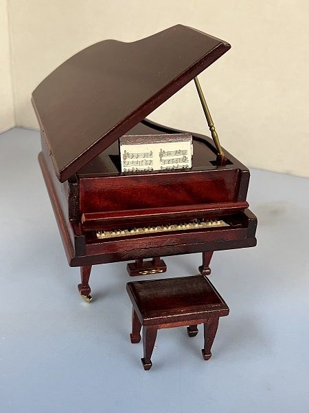 Grand Piano with Music Box 10000099-1