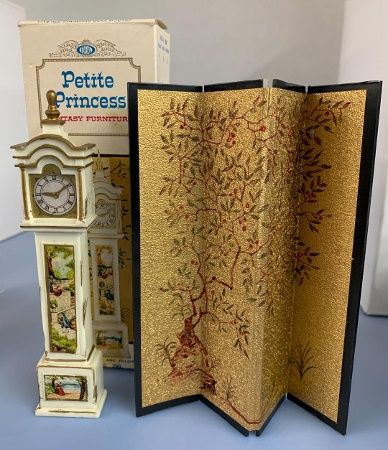 Grandfather Clock and Folding Screen mc04904