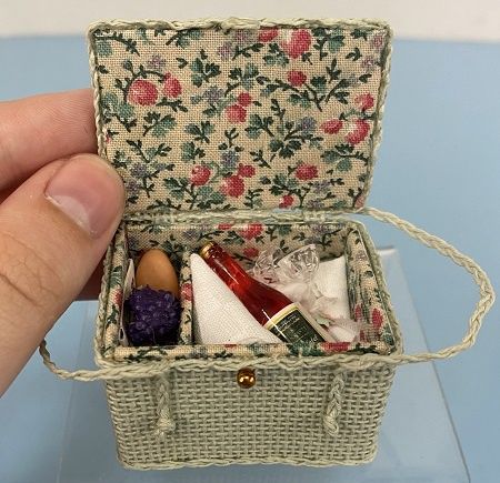 Green Picnic Basket ALA1043