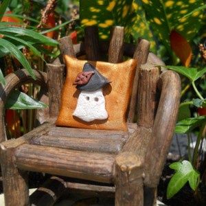 Ghost Pillow HP18553