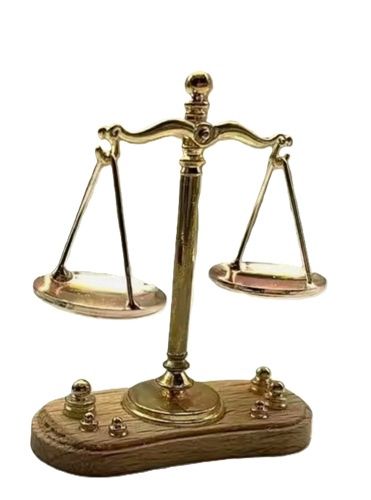 Gold Scales with Wood Base mc1918x