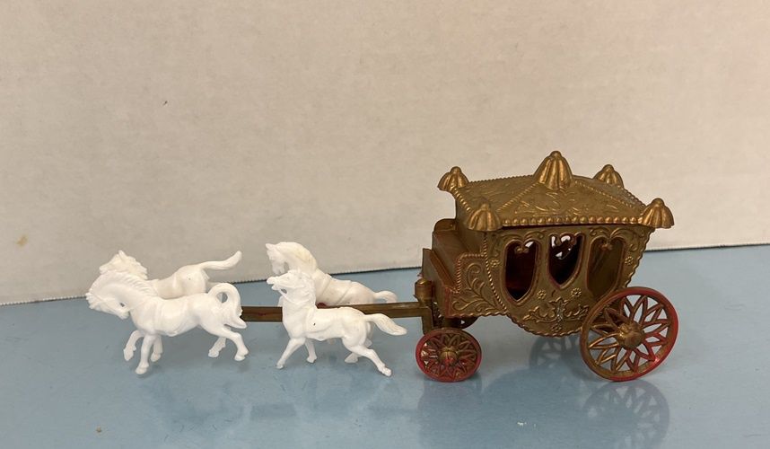 Golden Coach Pulled by White Horses mn498