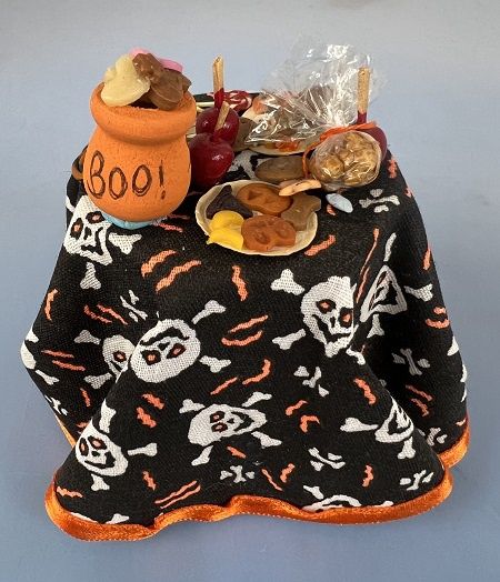 Halloween Table with Goodies ala567