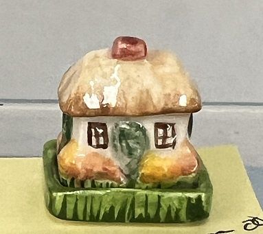 Handpainted Porcelain English Cottage Figurine cn945717