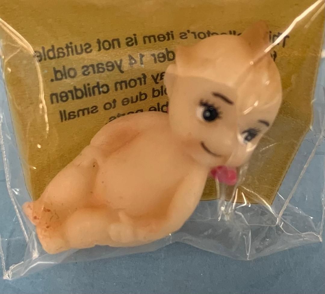 Heidi Ott kewpie Sitting with Pink Wings hocupie1