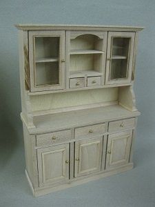 Hutch with Two Glass Doors vm1128