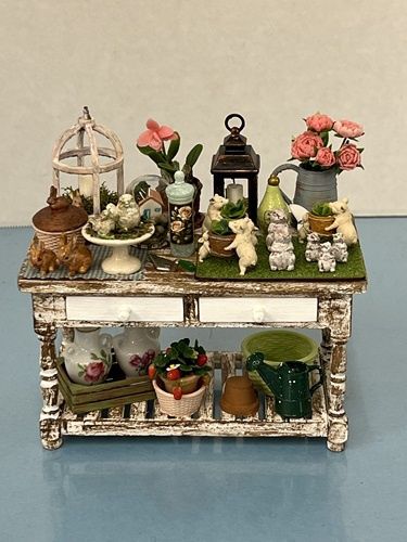 Interior Design Shop Table mc030887