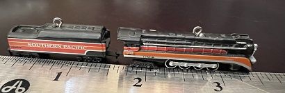 Hallmark "Steam Locomotive and Tender" Lionel 2 Miniature Train qxm5131
