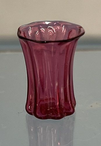 Hand Blown Red Glass Vase mc510xa