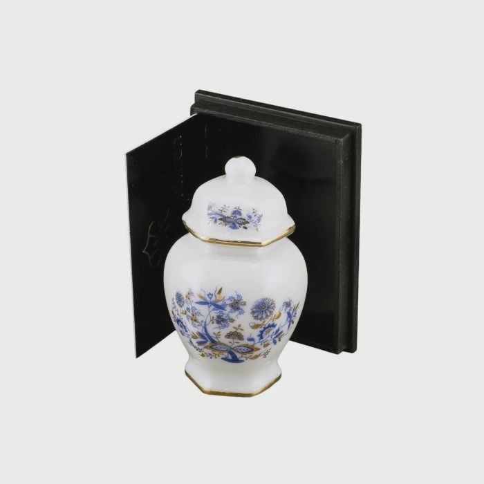 Japanese Vase With Lid Blue and Gold rp14835