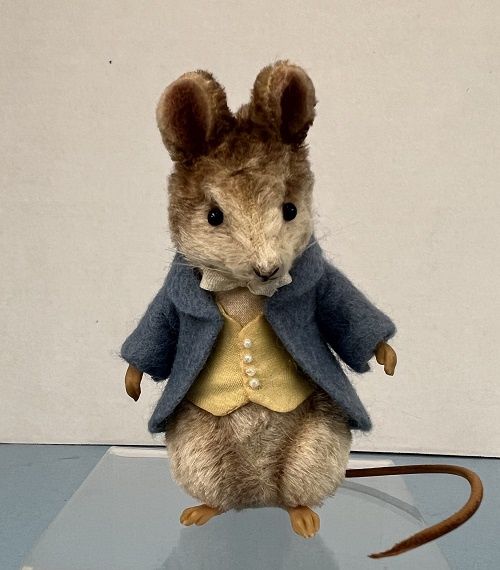 Johnny Town Mouse by R. John Wright rjw002