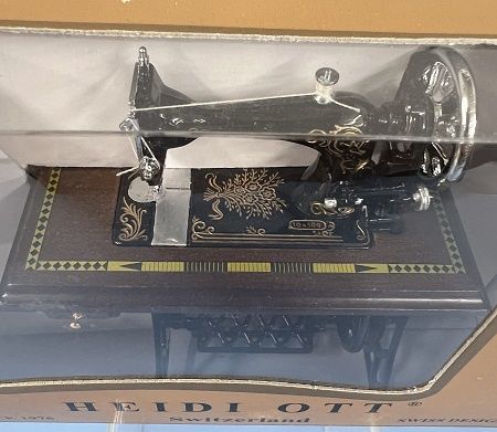 Heidi Ott Treadle Sewing Machine xy201w