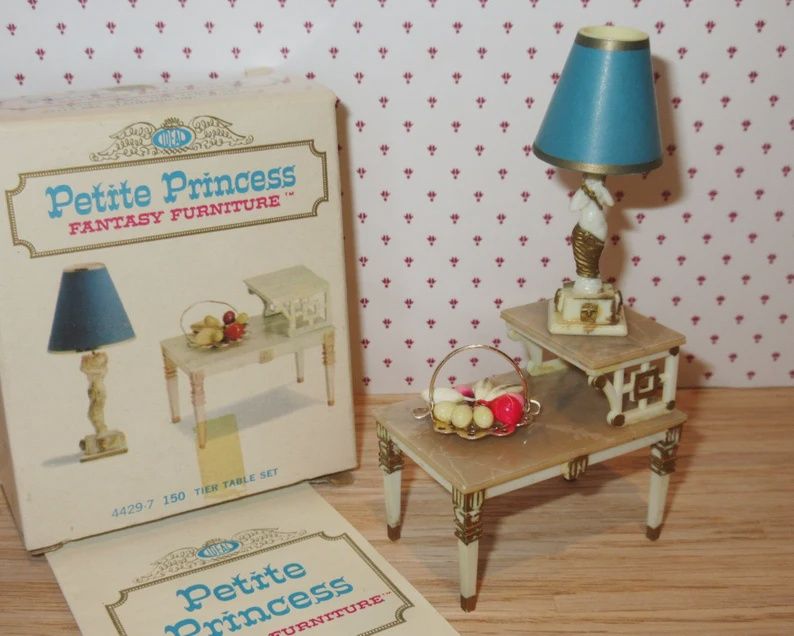 IDEAL Petite Princess Dollhouse Fantasy Furniture Set with Lamp pp4429-7