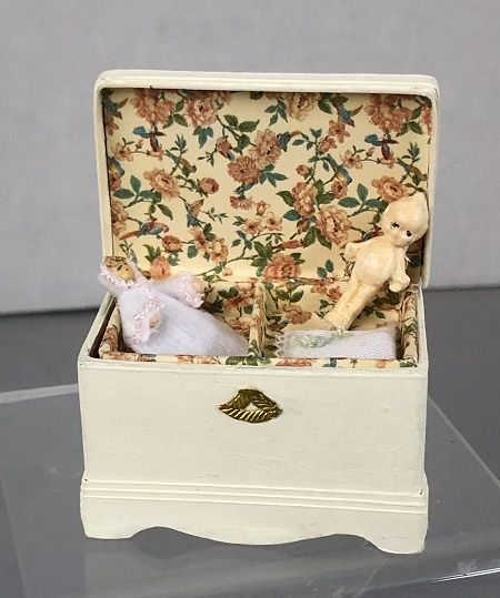 Ivory Trunk with Tray and Dolls MC02667