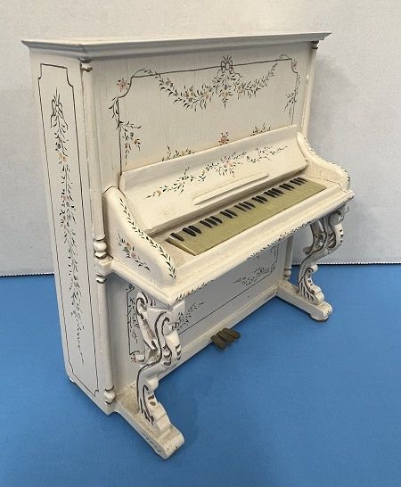 Hand Painted Vintage Bespaq Piano ala647